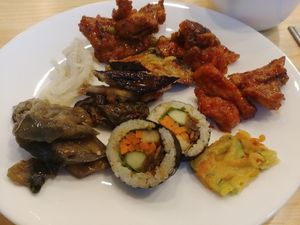 가지 나물과 비건 김밥 at Loving Hut - Yangjae Juam in Gyeonggi-do