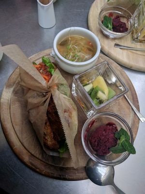 Breakfast vegetable baguette (vegan substitution for yoghurt) at Natudeco in Kamakura