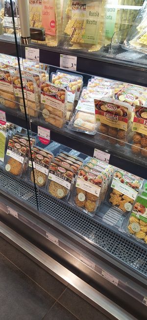 Burgers at denn's Biomarkt - Margaretenstr 21 in Vienna