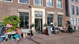 Front, outdoor seating at Logica Cafe Restaurant in Leiden
