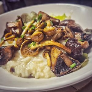 Ook voor diner veel vegan keuzes! at Logica Cafe Restaurant in Leiden