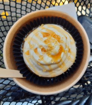Pumpkin salted caramel cupcake at Schön Klar Coffee - Eis eis Baby in Mannheim
