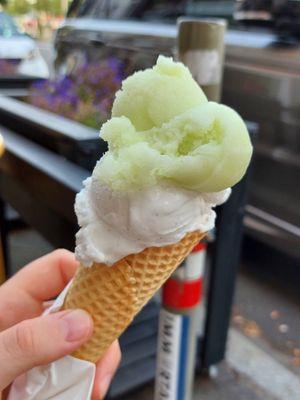Honey melon (seasonal) and vanilla at Schön Klar Coffee - Eis eis Baby in Mannheim