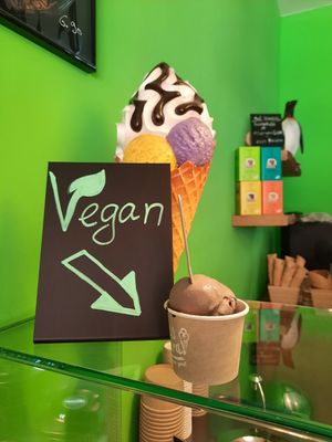 Chai Latte Eis & Schokoladeneis at Schön Klar Coffee - Eis eis Baby in Mannheim