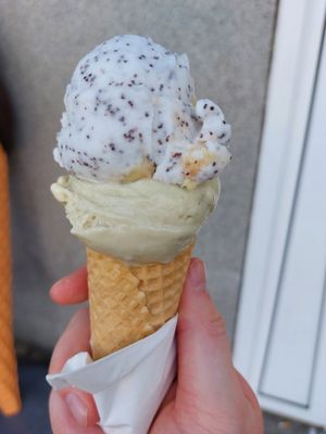 Poppyseed cheesecake and pistachio at Schön Klar Coffee - Eis eis Baby in Mannheim