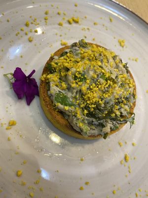 Quiche de grão de bico com espinafre  at Raw Porto Alegre in Porto Alegre