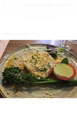 Almoço escondidinho de Aipim e Moranga com Cogumelos, tomate com molho de Manjericão e alegues Cruzidos  at Raw Porto Alegre in Porto Alegre