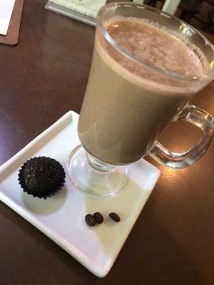 Capuccino (leite de amêndoa) + brigadeiro amendoim  at Raw Porto Alegre in Porto Alegre