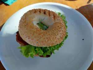Vegan breakfast: bagel at Hausboot in Ludwigshafen