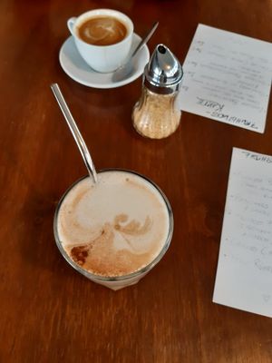 Chai latte and coffee, both with oat milk. at Hausboot in Ludwigshafen