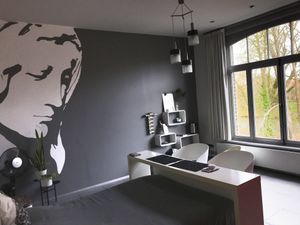 room with private bathroom (with vegan soap)
vegan breakfast included at AM/PM in Bruges