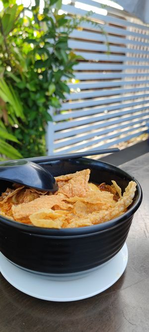 Enjoying Laksa at outdoor at Harmony Kopitiam in Muar