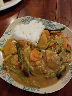 Veggies in curry at Ven'z Kitchen in Moalboal