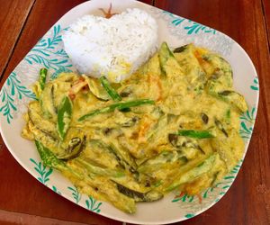 Veg in yellow curry at Ven'z Kitchen in Moalboal