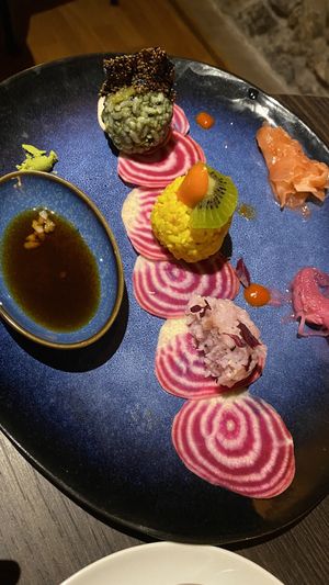 Onigiris véganes  at Zakhang in Grenoble