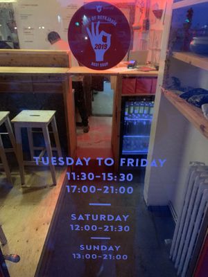 Hours of operation  at Ramen Momo in Reykjavik