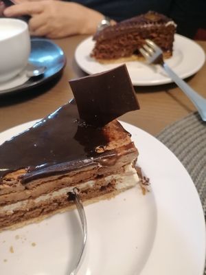 Veganer Kuchen - Schoko, Joghurt, Marmelade, Trüffel, Sahne,. at Cafe Pause in Freudenstadt