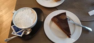 Trüffel-Schokoladentarte mit Cappuccino at Cafe Pause in Freudenstadt