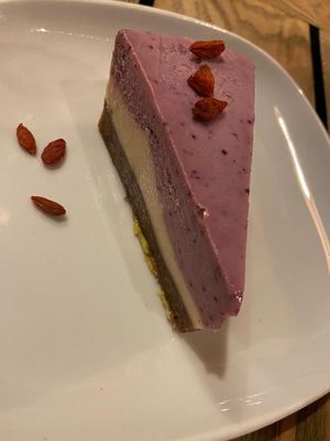 Raw cake at Moagem in Aljezur