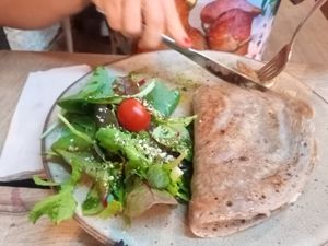 Crepe vegan com legumes assados at Moagem in Aljezur