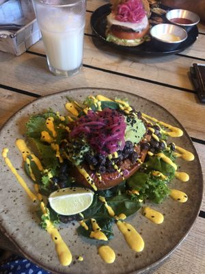 Jackfruit filled pepper with guacamole & beans  at Moagem in Aljezur