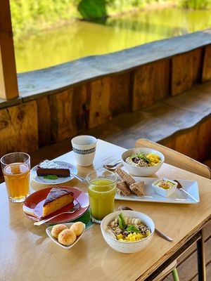 Enjoy your breakfast, brunch, lunch or snack on our terrace (vegetarian & vegan options) at Moagem in Aljezur