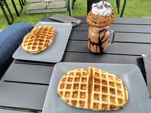 Snickers shake and panini waffle at V-Box in Ghent