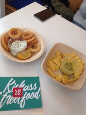 Onion rings and nachos at V-Box in Ghent
