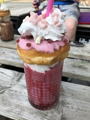Berry Freakshakes with raspberry donut at V-Box in Ghent