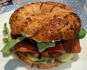 The Freepig bagel with vegan bacon at La Fourchette Bio in Arcachon