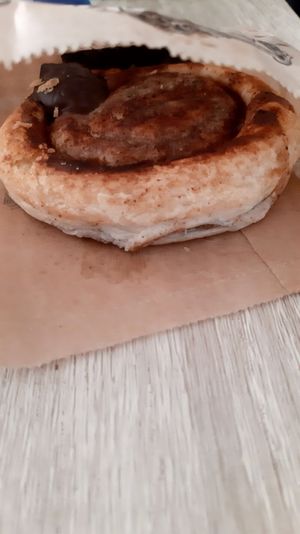 Cinnamon roll at La Fourchette Bio in Arcachon