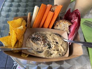 Houmous et crudités   at La Fourchette Bio in Arcachon