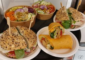 BOWLS AND WRAP AND BAGELS at La Fourchette Bio in Arcachon