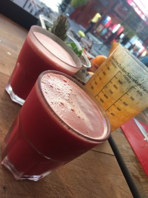 The " original " Cole press juice Apple lemon bettroot ginger fennel ! at Armand Bar et Cantine in Paris