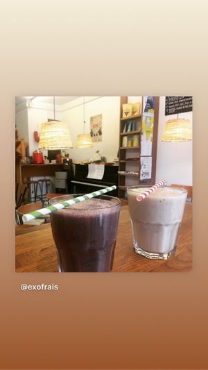 2 super smoothies😄
-banane açaï fève de cacao datte lait de riz
-banane guarana datte beurre de cacahuète lait de riz!😉 at Armand Bar et Cantine in Paris