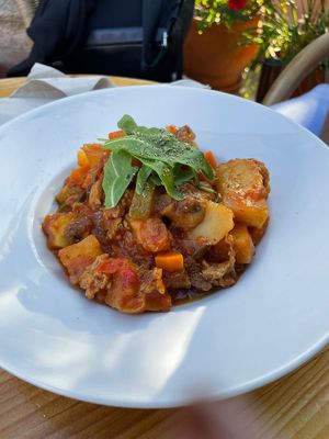 Guiso de Seitán. Muy muy rico. Llevaba queso de cabra pero yo no quise y lo quitaron. (Plato del día).   at Sabores Naturales in Ibiza