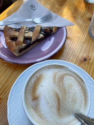 Tarta con mermelada casera. Y decaf con leche de avena.   at Sabores Naturales in Ibiza