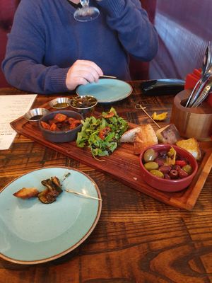 Sharing starter at The Tipsy Vegan in Cambridge