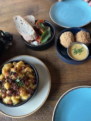 Leek and bacon arancini, tomato and feta salad, Mac and cheese with chorizo   at The Tipsy Vegan in Cambridge