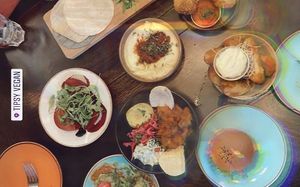 Beetroot “ravioli”, bang bang cauliflower “make your own” tacos, celeriac shawarma, mushroom ragu, buttermilk sliders, sweetcorn fritters, parm and herb chips, and arancini at The Tipsy Vegan in Cambridge