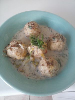 Veggie balls with herb sauce at Hortela in Portimao