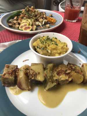 Espetada with millet and salad at Hortela in Portimao