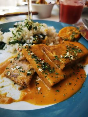 Seitan in tangerine sauce with rice at Hortela in Portimao