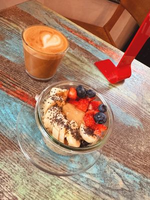overnight oats with berries at Elska Coffee in Vilnius