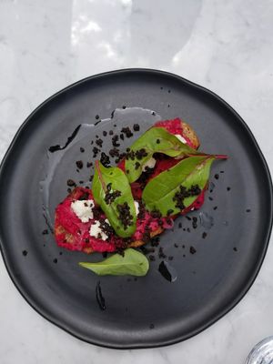 beets hummus at LOV - Montagne in Montreal
