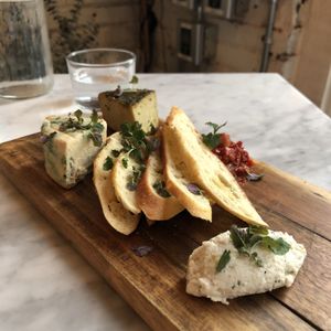 Plateau de fromages végétaliens at LOV - Montagne in Montreal
