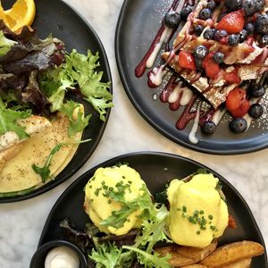 Tofu bénédictine, Le Classique et Gaufre at LOV - Montagne in Montreal