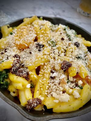 Mac n cheese lov at LOV - Montagne in Montreal