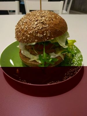 burger with a patty of smoked tofu at Zielona Micha in Poznan