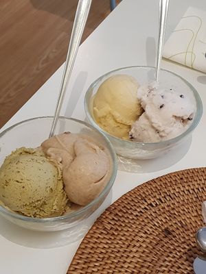 Pistachio + Apfelstrudel ice creams, and passion fruit + stracciatella at The Sacred in Zurich
